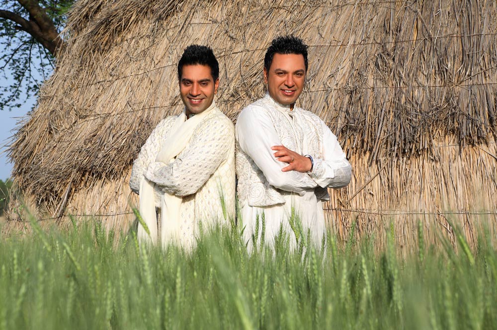 ਕੱਲ੍ਹ ਨੂੰ ਪੀਟੀਸੀ ਅਵਾਰਡਸ ਤੇ ਮਨਮੋਹਨ ਵਾਰਿਸ ਅਤੇ ਕਮਲ ਹੀਰ ਵੀ ਗਾ ਰਹੇ ਨੇ। ਵੇਖਣਾ ਨਾ ਭੁੱਲਣਾ!